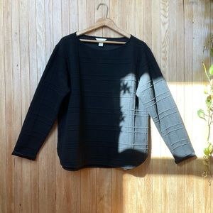 H&M long sleeve textured crew neck shirt 🖤